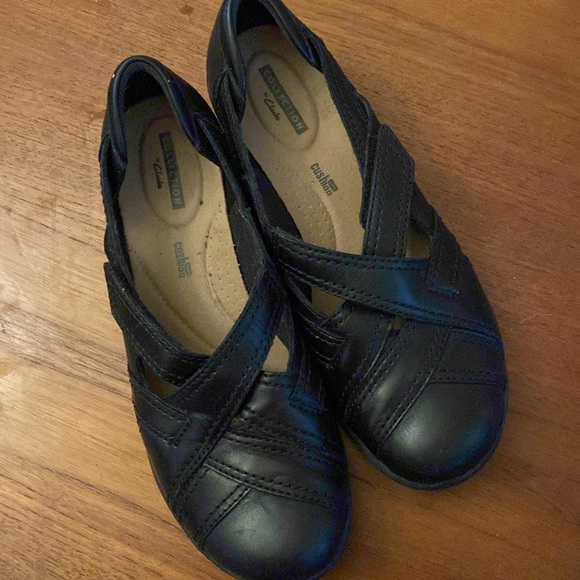 Sale 🌹Clarks Collection Black Flats with Velcro 8.5 - Picture 8 of 8